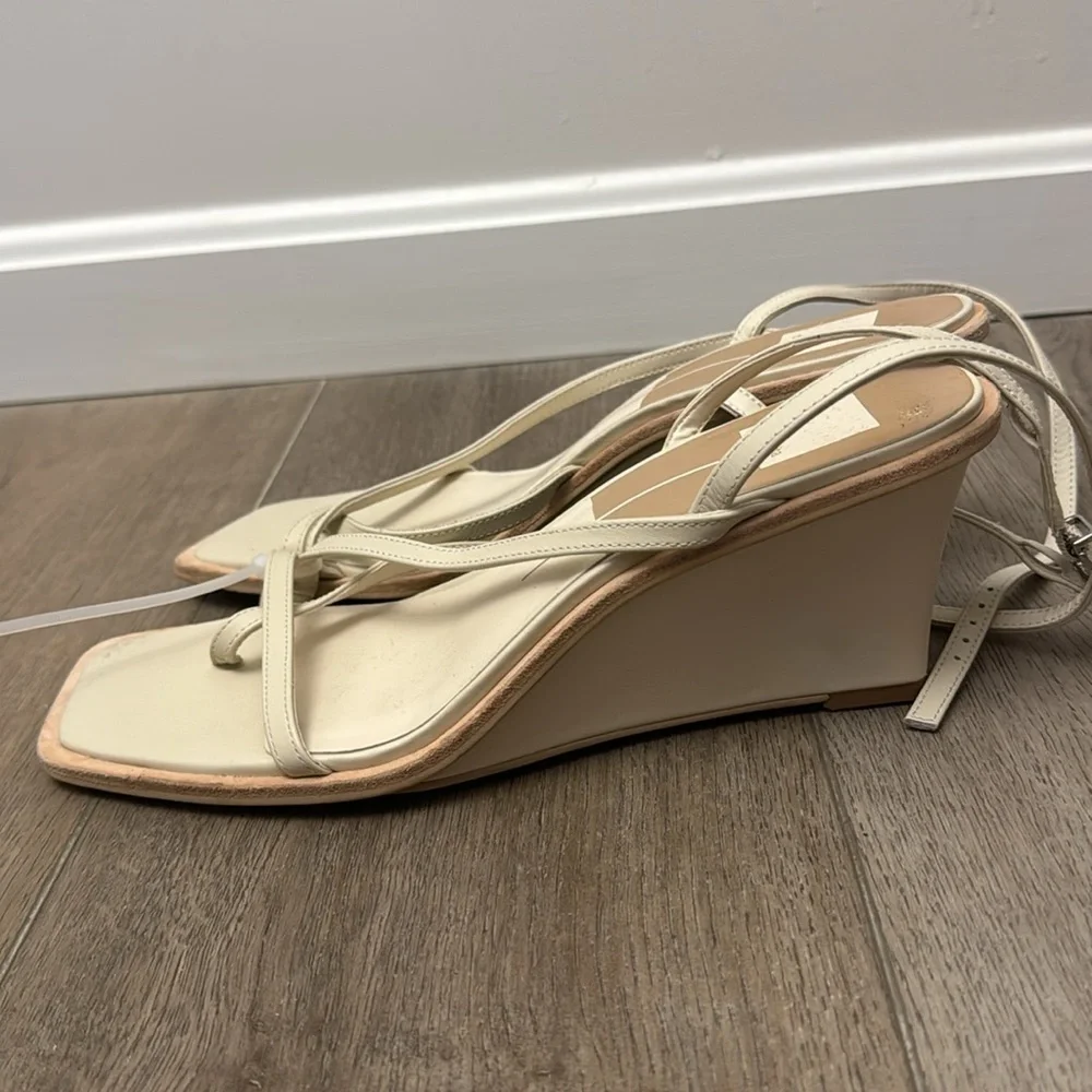 NEW! Dolce Vita Gemini Ankle Strap Wedge Sandal in Ivory - Size 10 🚙